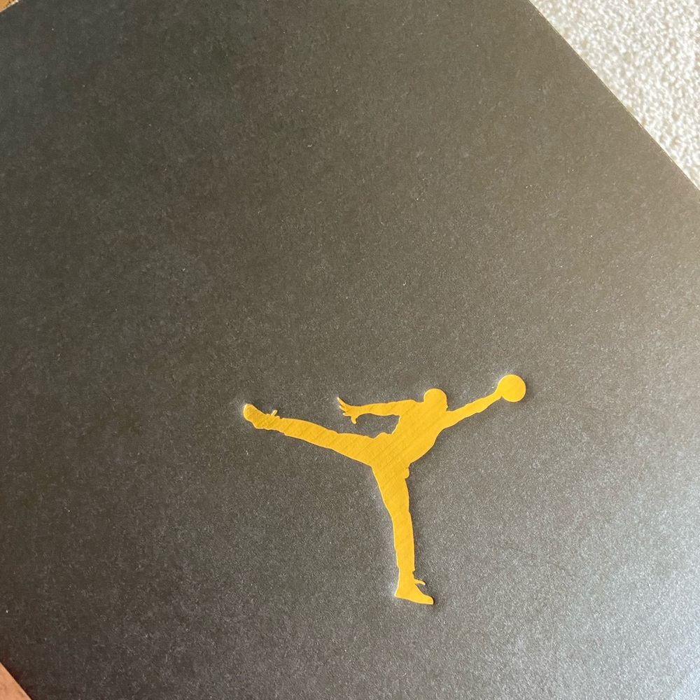 SOLD- Air Jordan 1 Mid Shoe Crimson Tint - Picture 4 of 9